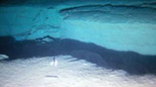 割れた海底　東日本大震災の震源付近の海底調査
